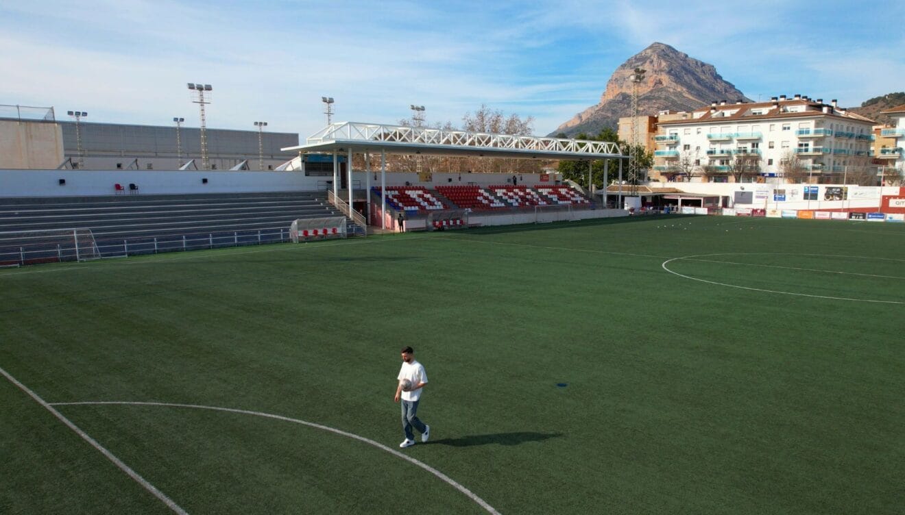 Antonio Sivera en el Camp Municipal d'Esports de Xàbia, sede del Campus Sivera
