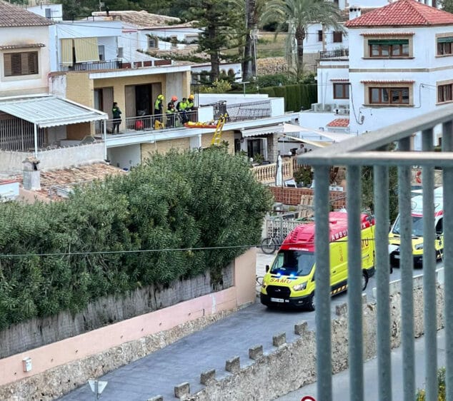 Imagen: Asistencia a los heridos por la caída en Xàbia