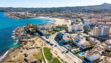 Ático en Jávea con vistas abiertas al mar Mediterráneo y al Montgó