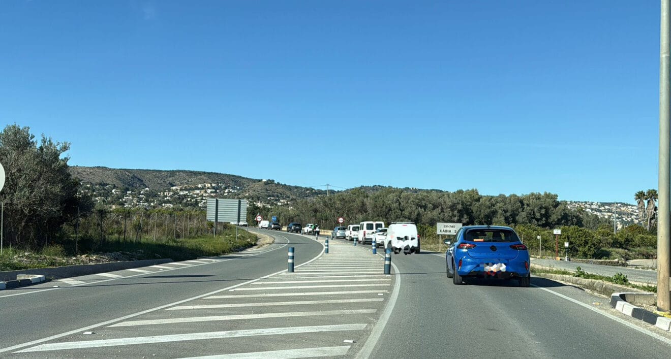 Colapso de tráfico en la CV 740