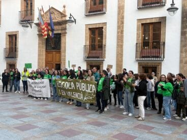 Concentración de docentes en Xàbia (3)