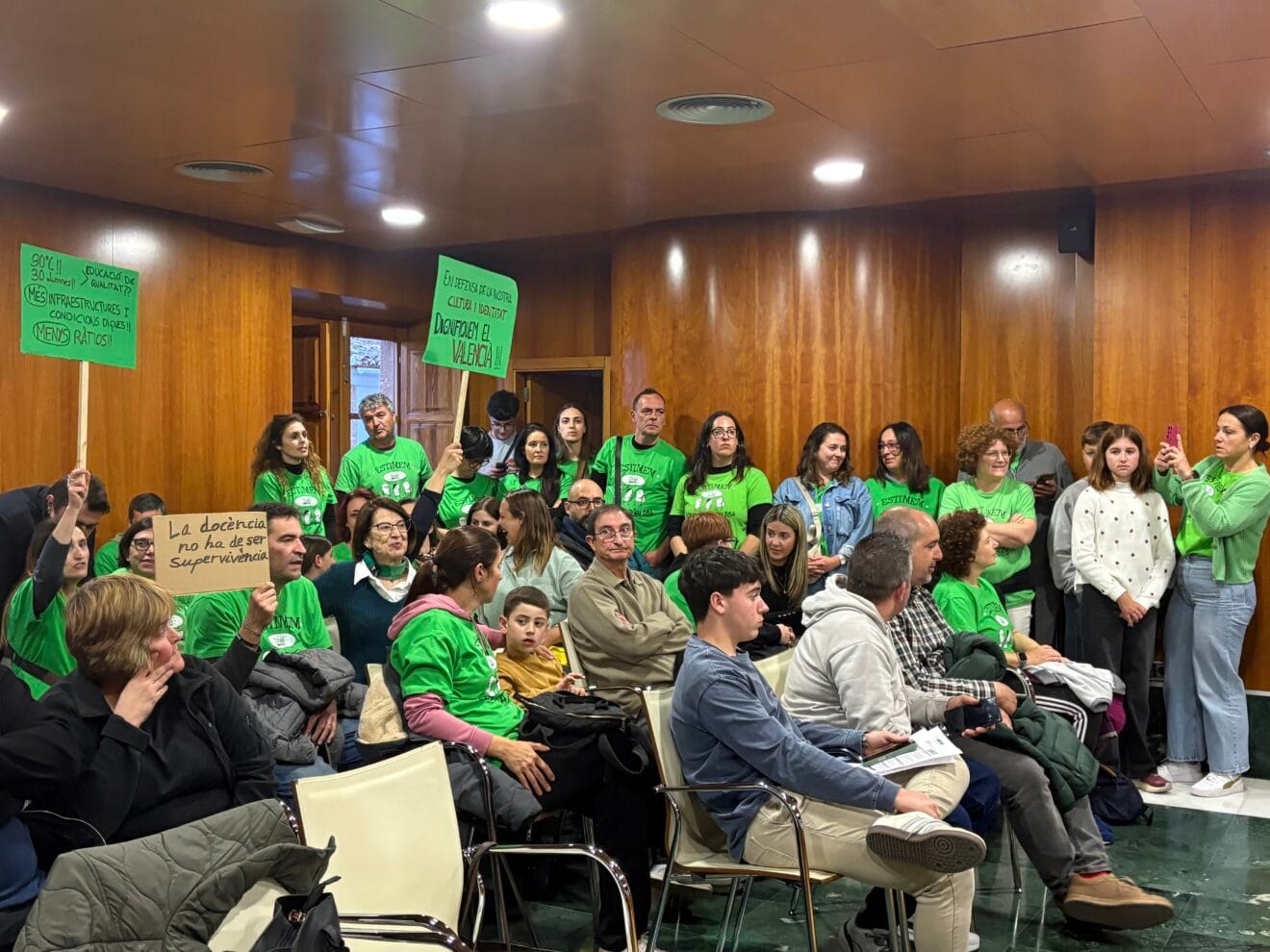 Concentración de docentes en Xàbia