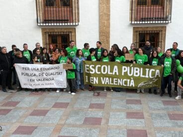 Concentración de docentes en Xàbia (8)