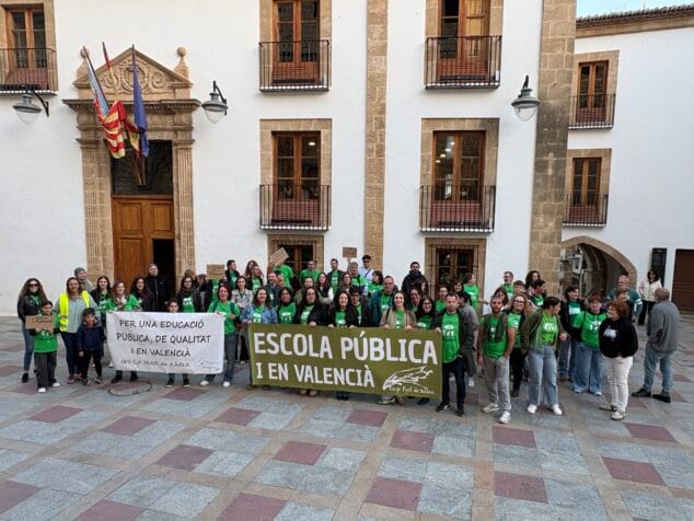 Imagen: Concentración de docentes en Xàbia