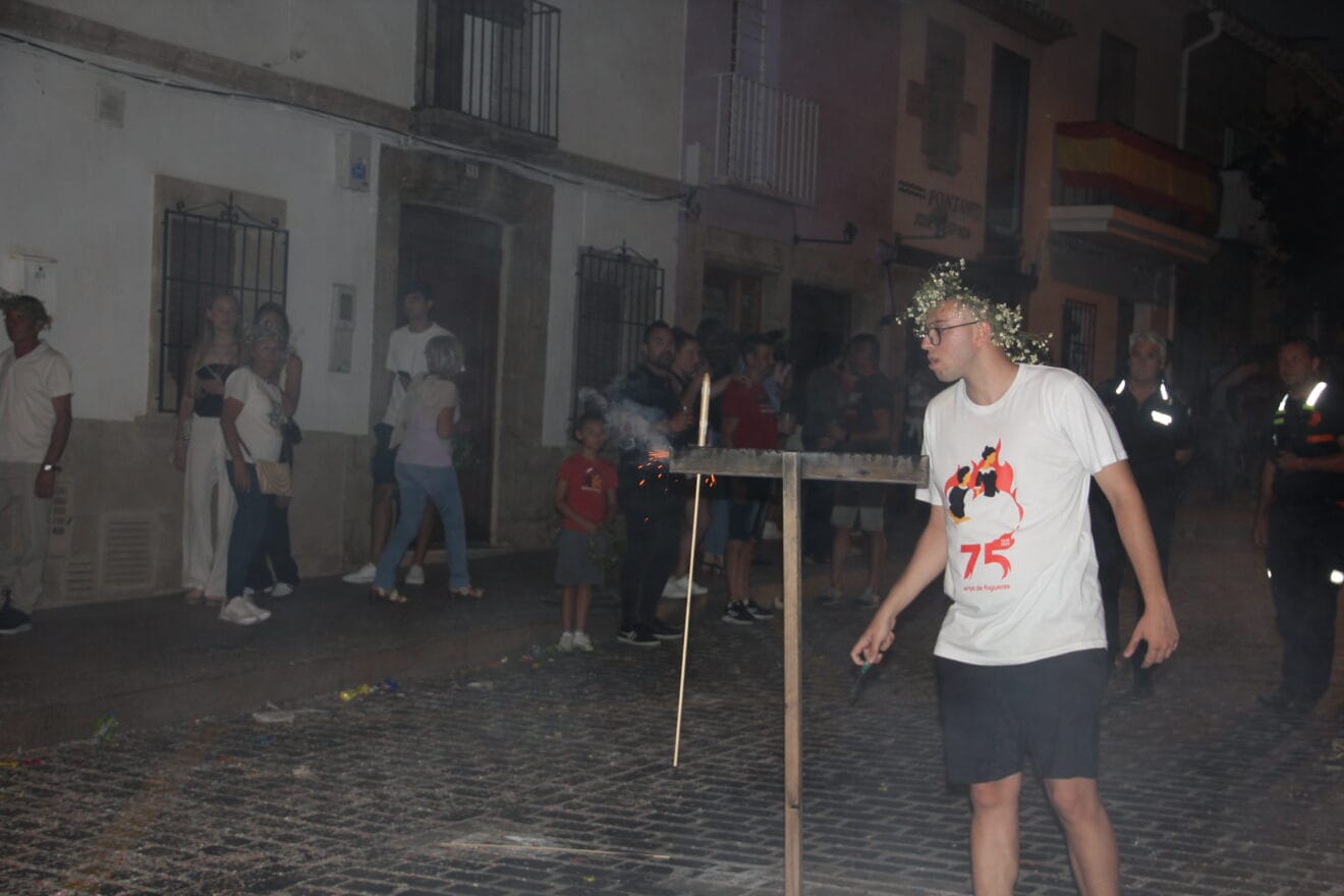 Disparo de cohetes en la Nit de Focs de Sant Joan de Xàbia