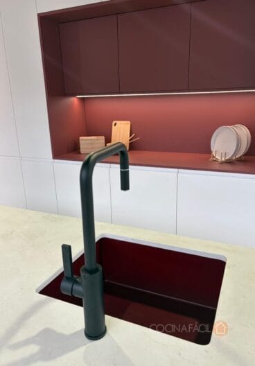 El auge del contraste en cocinas modernas frente al diseño uniforme