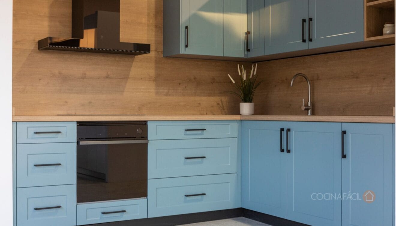 El contraste como clave del diseño de cocinas modernas y equilibradas (4)