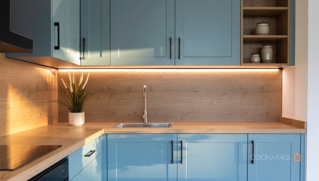 El contraste como clave del diseño de cocinas modernas y equilibradas (5)