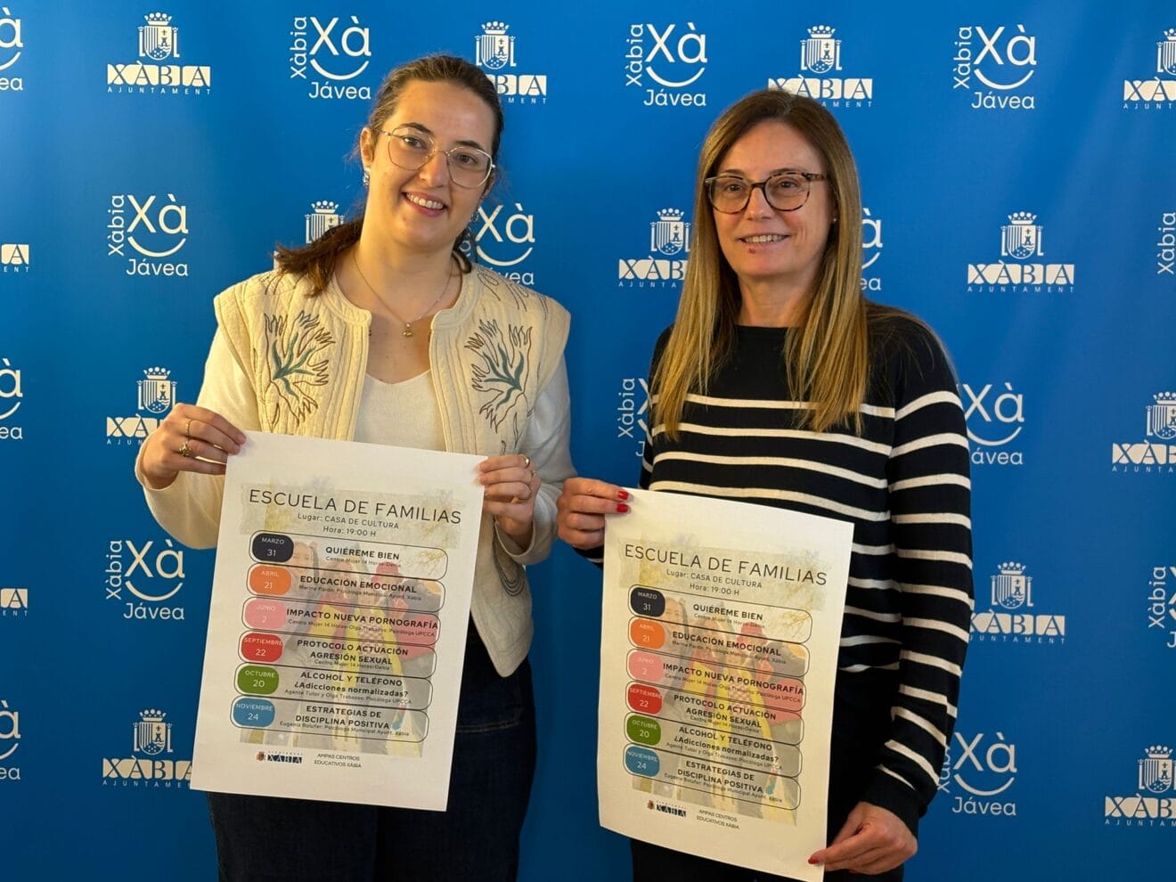 Las ediles Raquel Violero y Mavi Pérez en la presentación de l'Escola de famílies