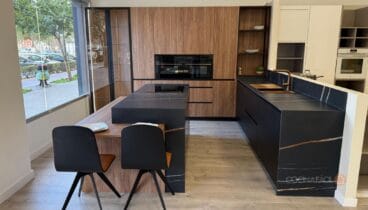 Materiales y acabados que potencian el contraste en la cocina moderna