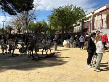 Mercat d’Antiguitats i vintage en el Riurau d’Arnauda de Xàbia (12)
