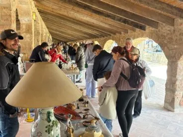 Mercat d’Antiguitats i vintage en el Riurau d’Arnauda de Xàbia (16)