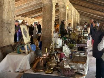 Puestos en el Mercat d’Antiguitats i vintage en el Riurau d’Arnauda de Xàbia