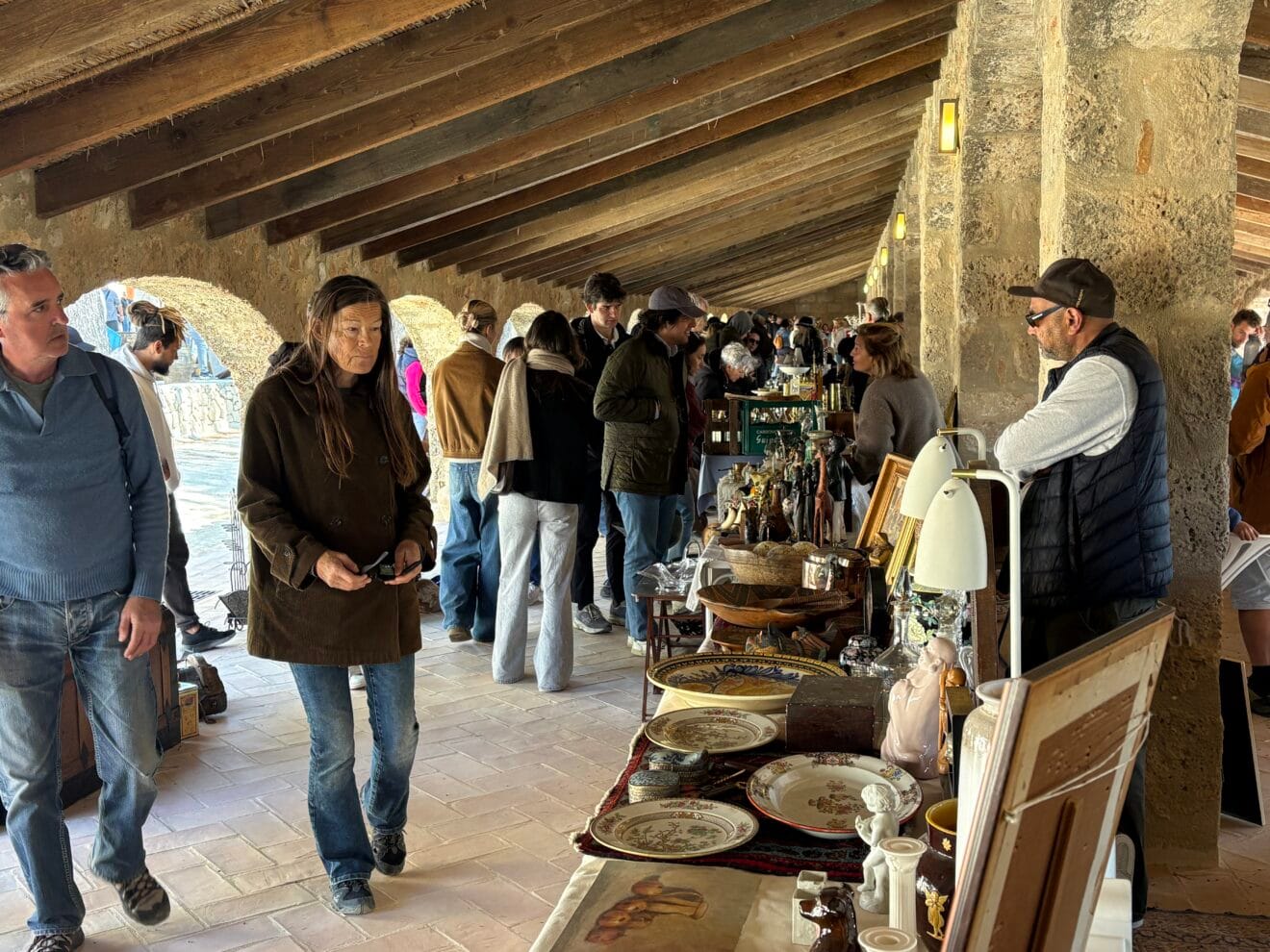 Mercat d'Antiguitats i vintage en el Riurau d'Arnauda de Xàbia (22)