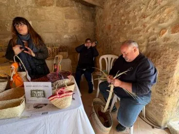 Mercat d’Antiguitats i vintage en el Riurau d’Arnauda de Xàbia (28)