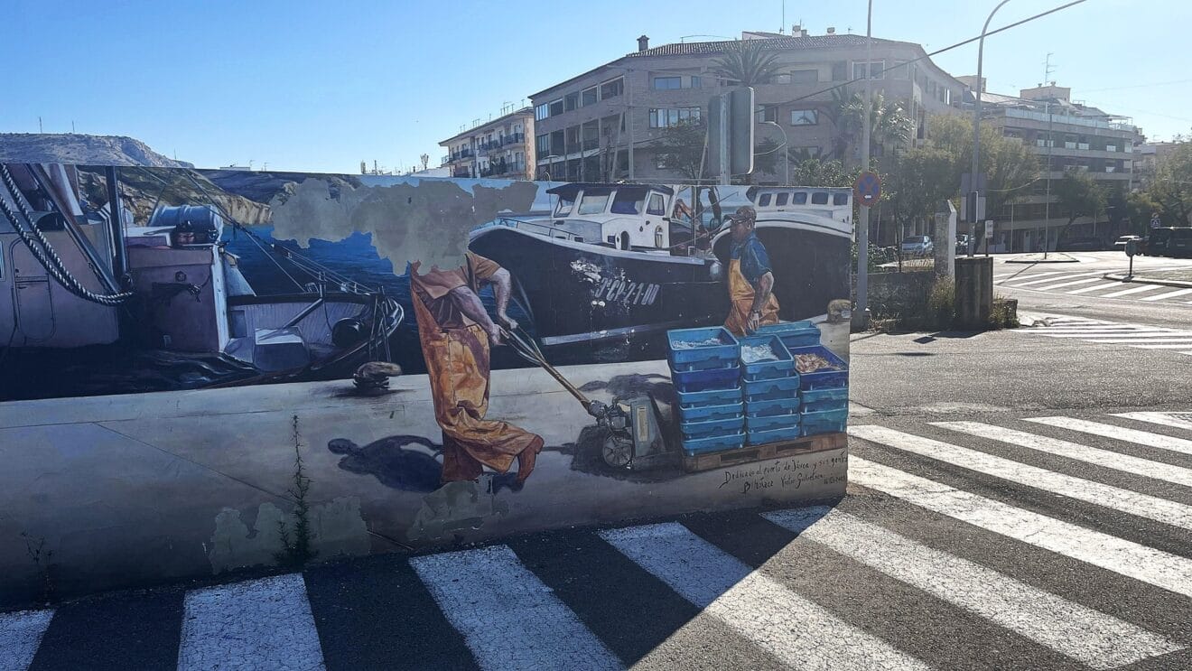 Parte del mural deteriorado sin la pintura
