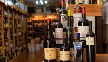 Selección de vinos premium disponibles en Bodega Miguel en Xàbia