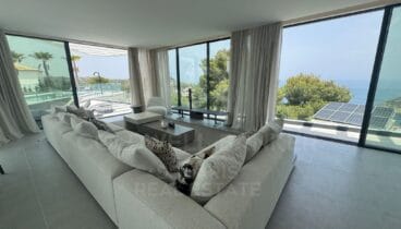 Villa de diseño moderno con vistas al mar en Jávea