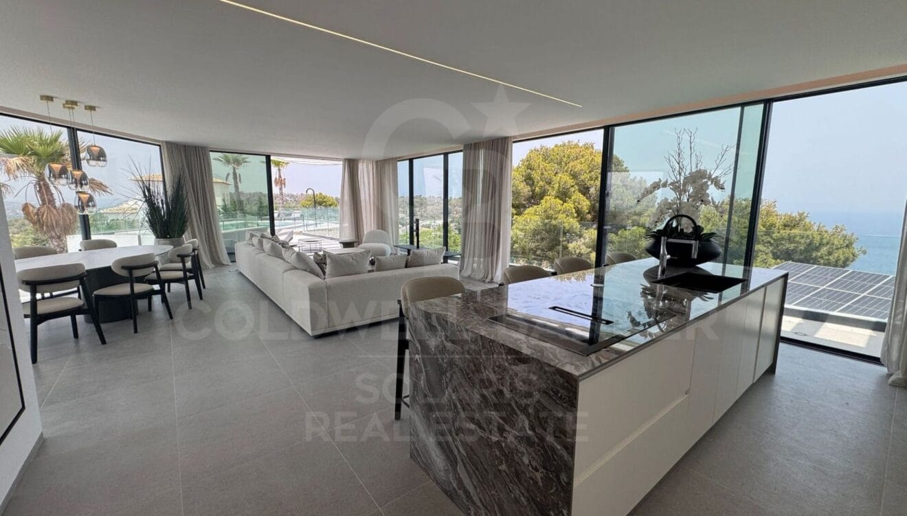 Villa de lujo con diseño contemporáneo en Portichol
