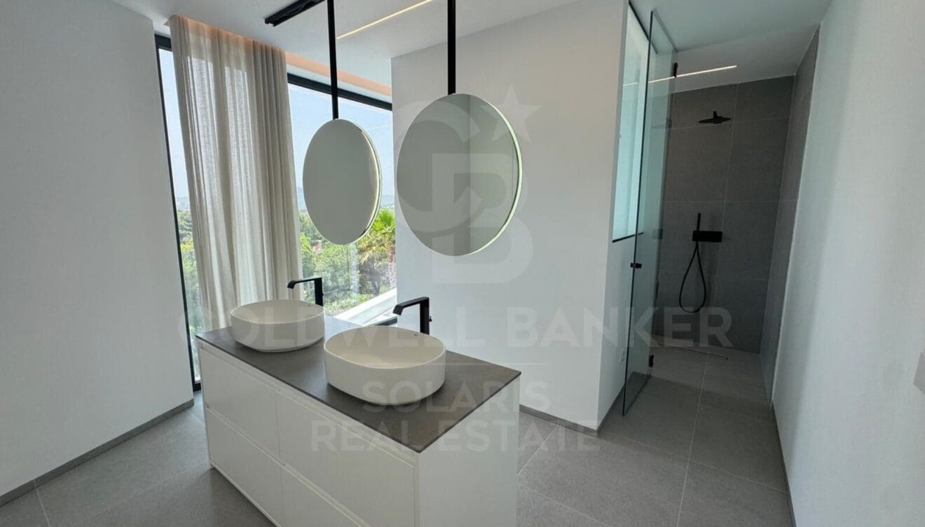 Vivienda contemporánea en Balcón al Mar con gran parcela