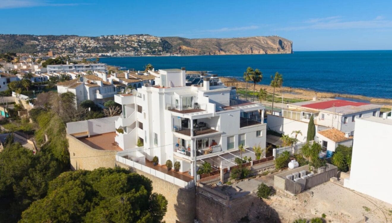 Vivienda en primera línea de Montañar I con vistas al mar y la montaña