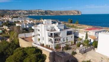 Vivienda en primera línea de Montañar I con vistas al mar y la montaña