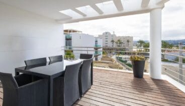 Vivienda mediterránea en Jávea con interiores amplios y funcionales