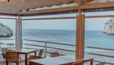 Vuelve Restaurante Sur con cocina mediterránea frente al mar