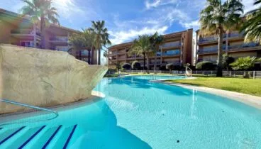 Acceso directo a la playa desde el entorno del apartamento