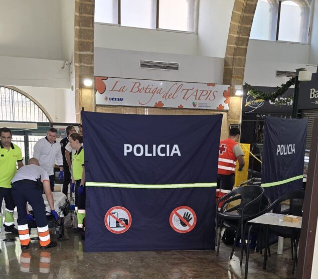 Imagen: Actuación sanitaria en el Mercado Municipal