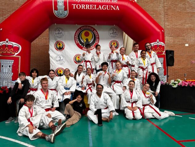 Imagen: Alumnos del Washinkai con sus medallas