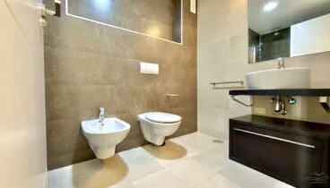 Baño completo con diseño actual y máxima comodidad