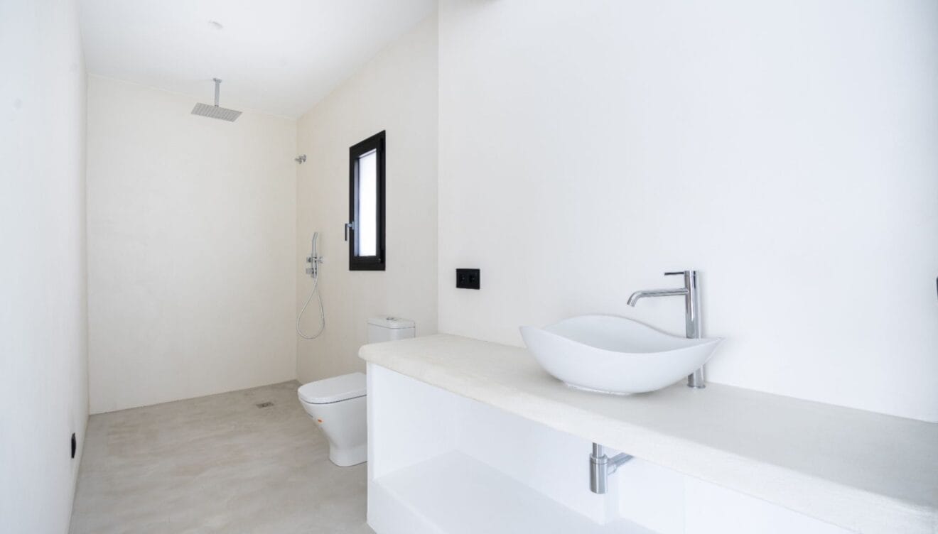 Baño completo con estilo actual y gran confort