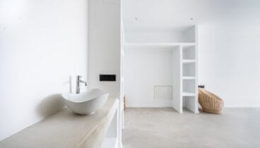 Baños amplios con diseño práctico y sofisticado