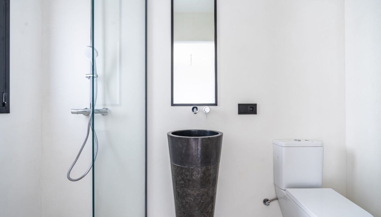 Baños completos con acabados actuales de calidad