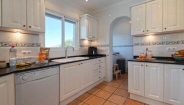 Casa con piscina y terraza cubierta ideal para vacaciones