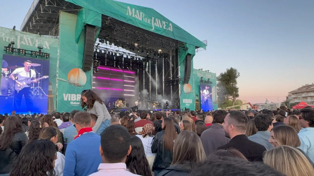 Cientos de personas disfrutaron del primer día de Mar de Jávea  (19)