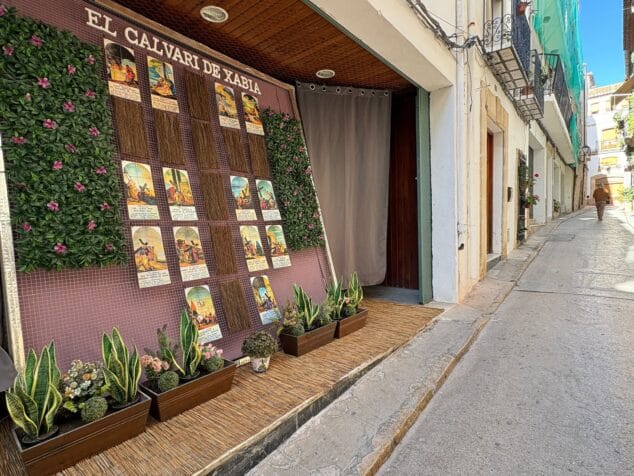 Imagen: Decoración del Carrer En Forn por Semana Santa