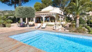 Diseño exterior que combina relax y estilo de vida mediterráneo