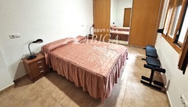 Dormitorio luminoso ideal para invitados o zona de descanso
