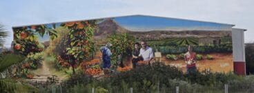 El mural pintado en la pared lateral del edificio comercial de la Avenida del Plà en Xàbia