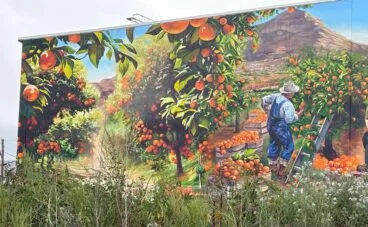 Detalle de la obra donde aparecen los naranjos