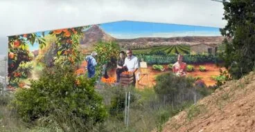 El mural en la nave del Pla de Xàbia que rinde homenaje a una familia y a la historia agrícola local (9)