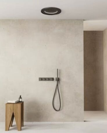 El placer de controlar la ducha con un simple toque suave y natural