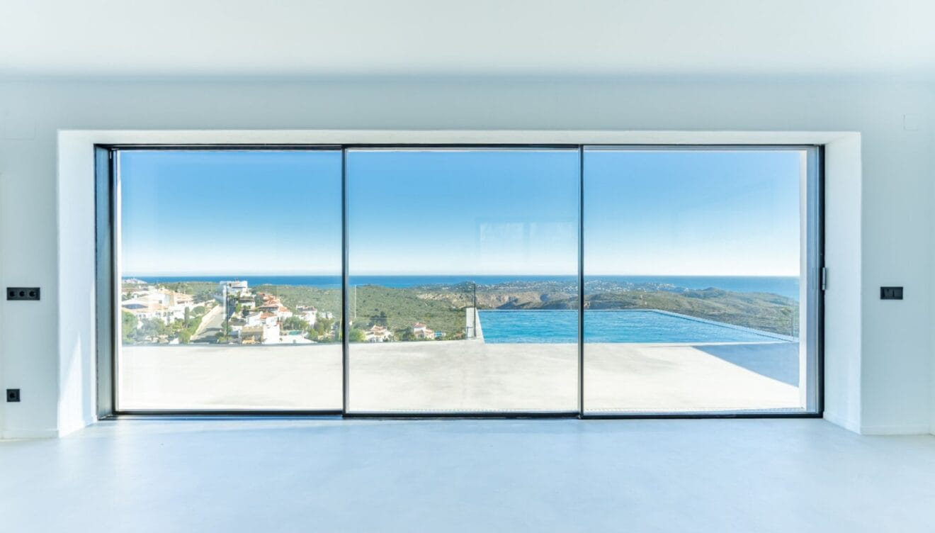 Espacio abierto de salón comedor con ambiente acogedor