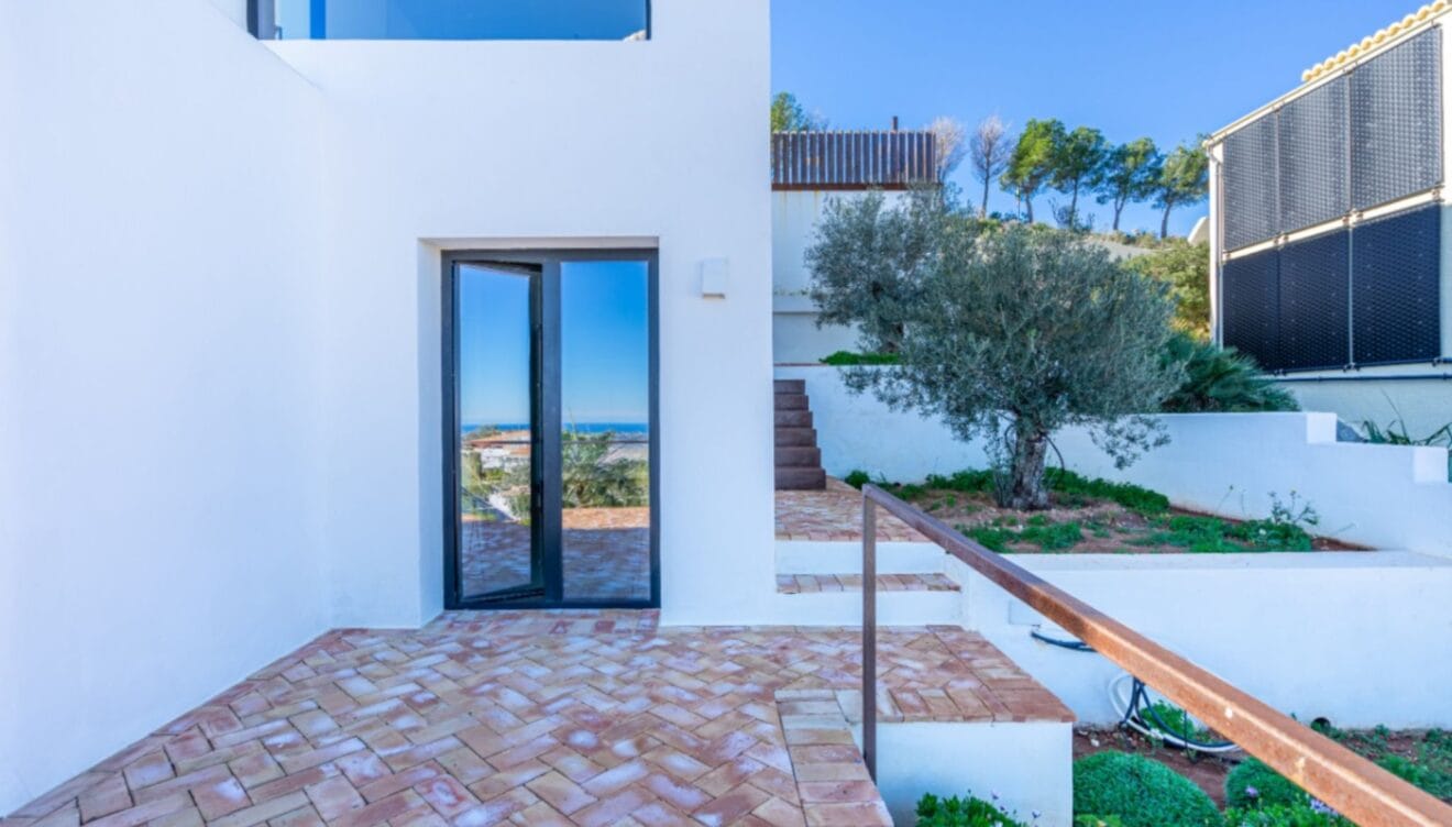 Exterior moderno con espacios diseñados para el ocio