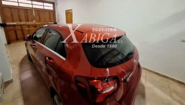 Garaje privado amplio con acceso directo desde la calle