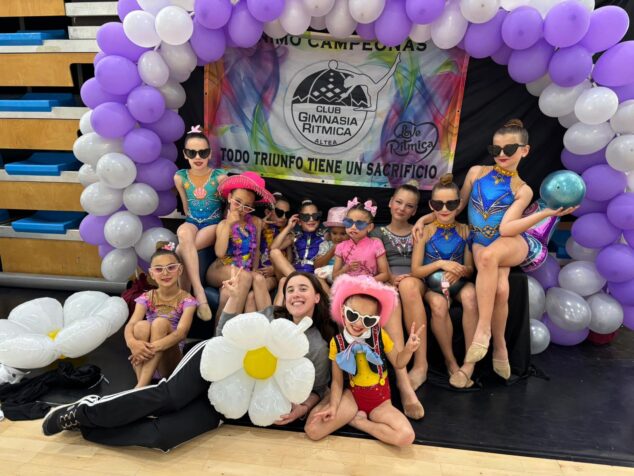 Imagen: Gimnastas del CD Montgó Xàbia