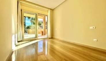 Interior del apartamento con distribución cómoda y diseño actual