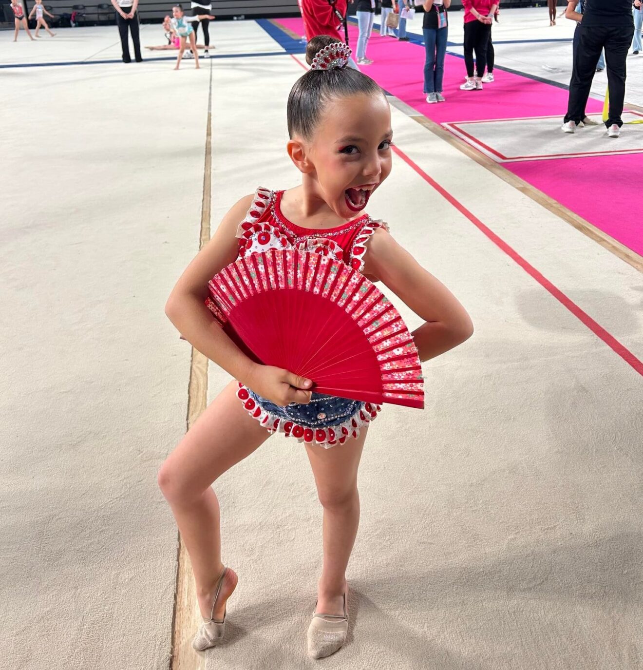 Iris, joven gimnasta en el Campeonato Nacional de Oviedo